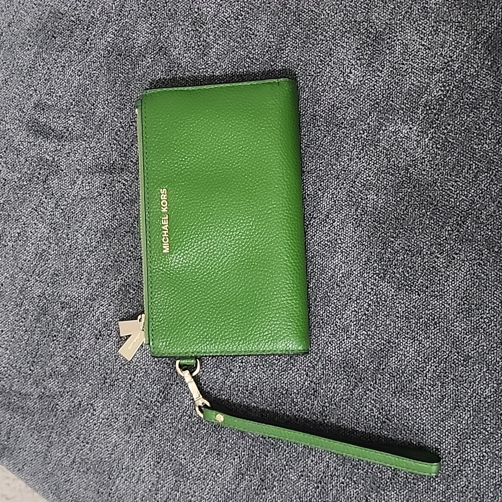 Michael Kors - Adele Leather Smartphone Wallet